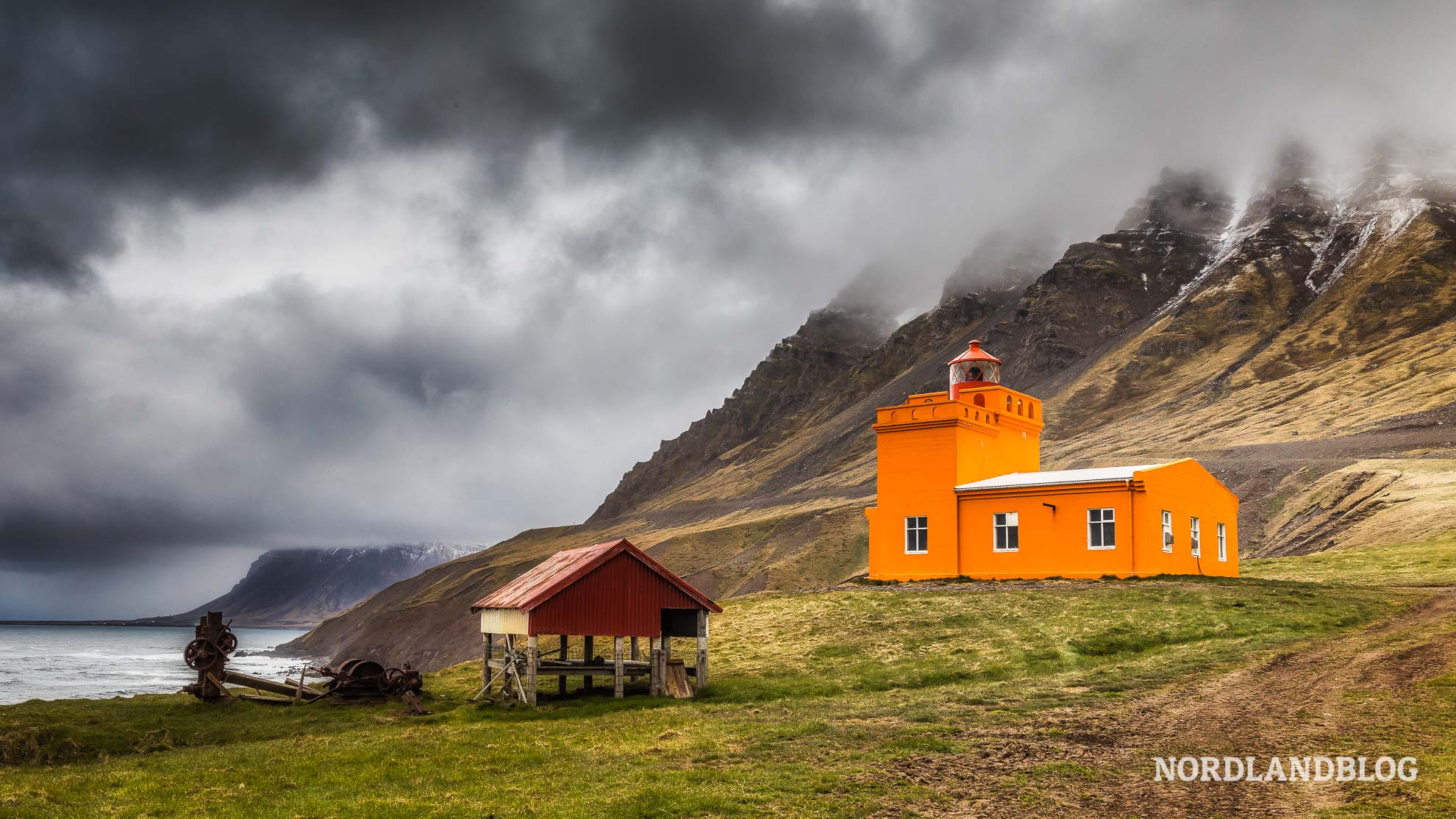 Leuchtturm Sauðanes an der Nordspitze der Halbinsel 