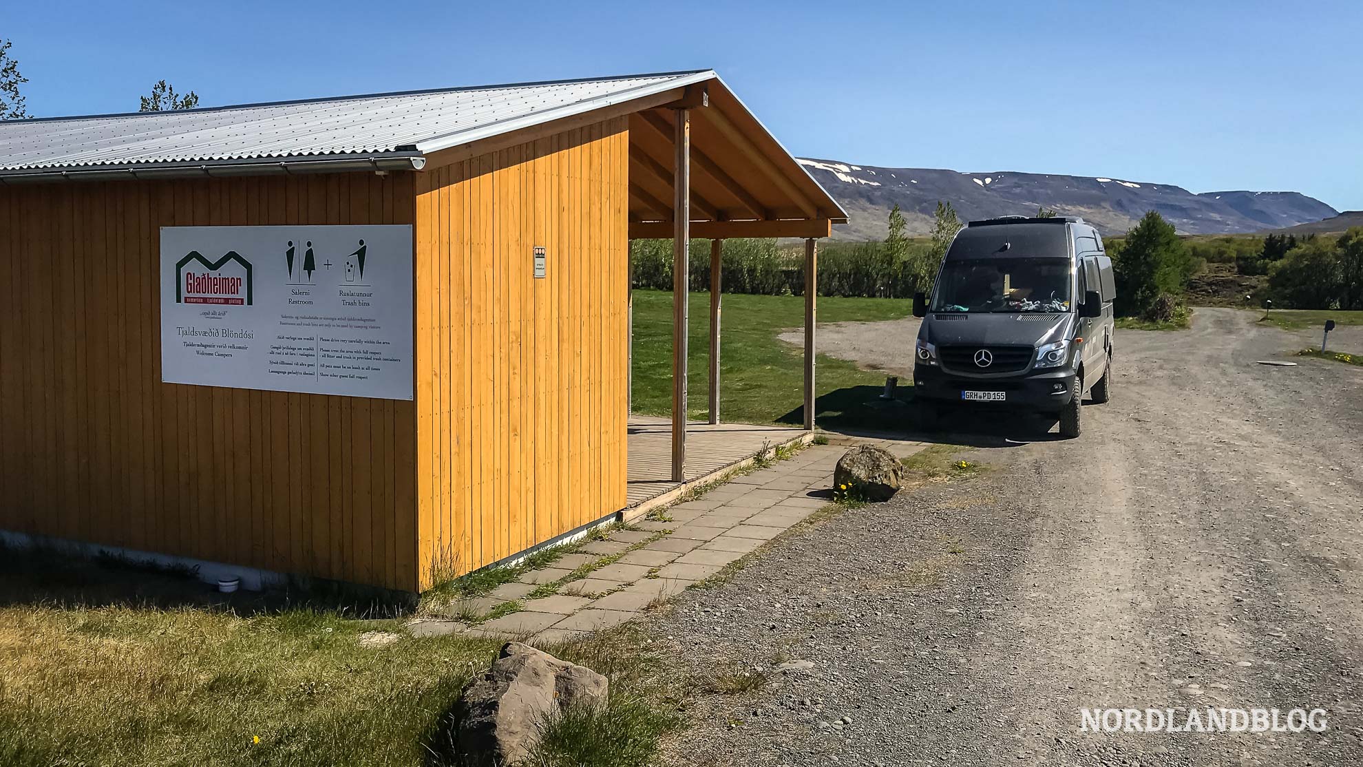 Sanitärgebäude auf dem Campingplatz Gladheimar Cottages Blönduós Island (Nordlandblog)