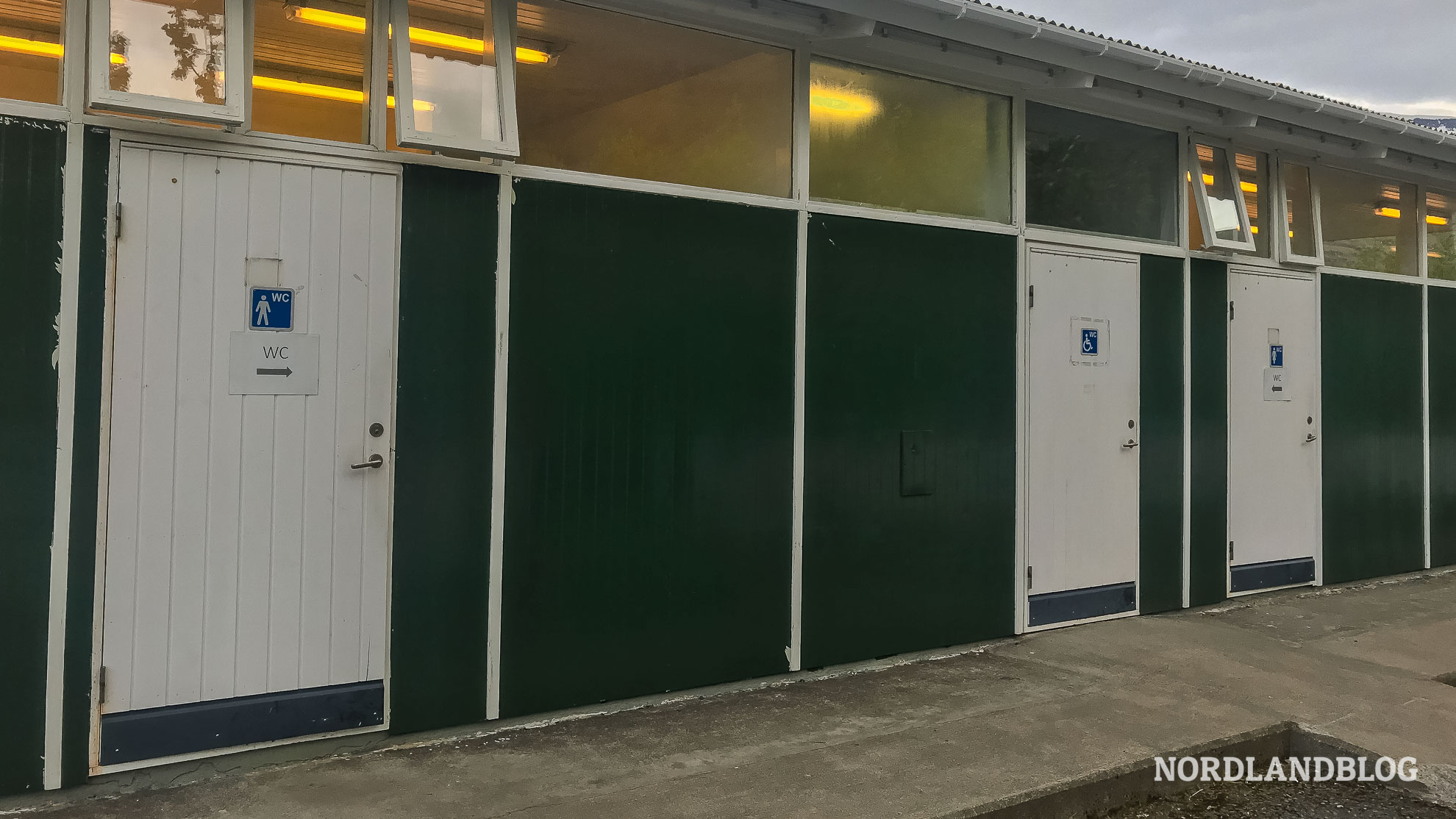 Sanitärgebäude auf dem Campingplatz im Fährhafen Seyðisfjörður (Island) Nordlandblog