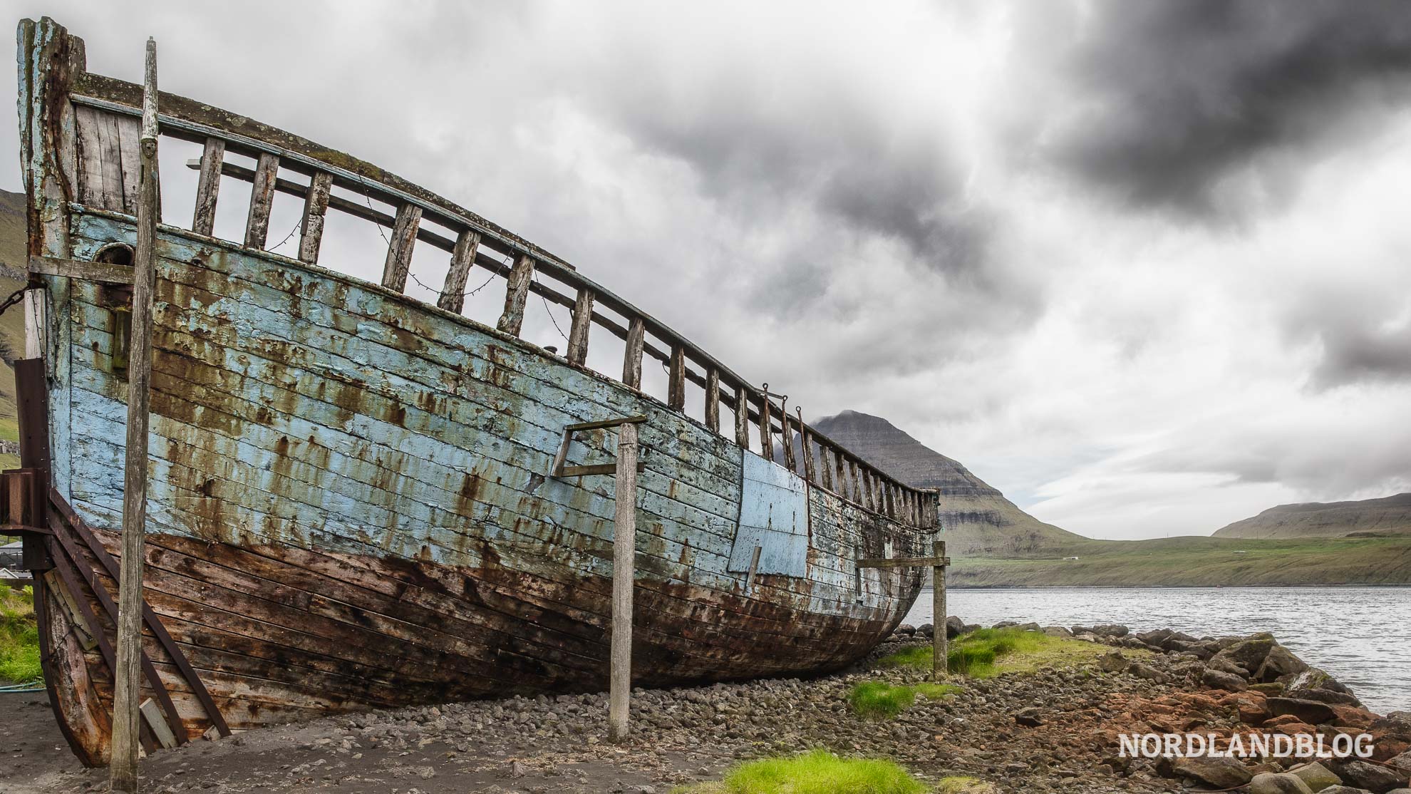 Schiffswrack auf den Färöer Inseln