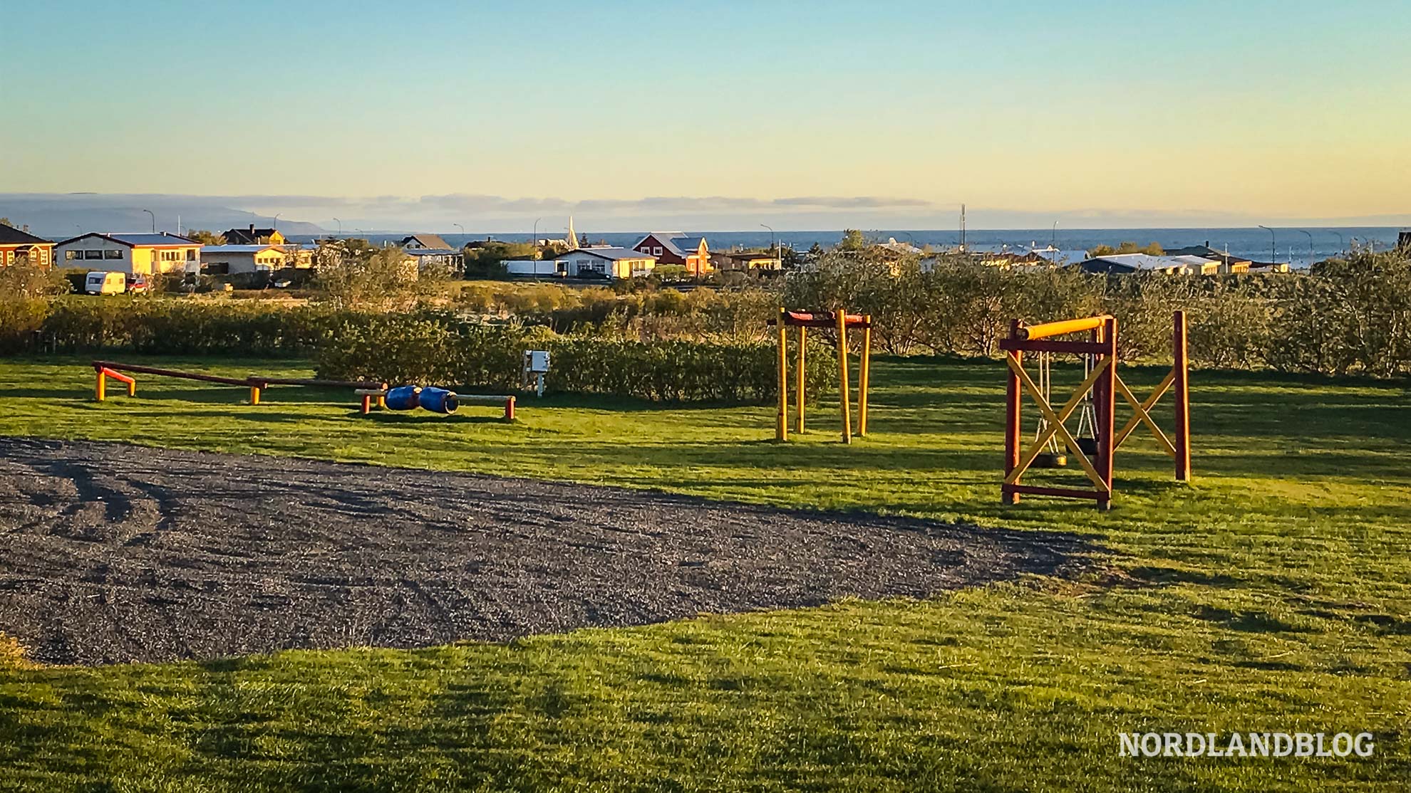 Spielplatz-auf-dem-Campingplatz-Skagaströnd-Campsite-Nordisland-Nordlandblog