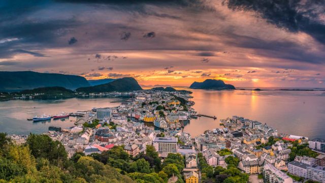 Titelbild Sonnenuntergang am Aussichtspunkt Aksla auf Alesund (Norwegen) Nordlandblog