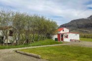 Titelbild Wohnhaus Rezeption auf dem Stellplatz Campingplatz Fossardalur Ostfjorde (Island) Nordlandblog
