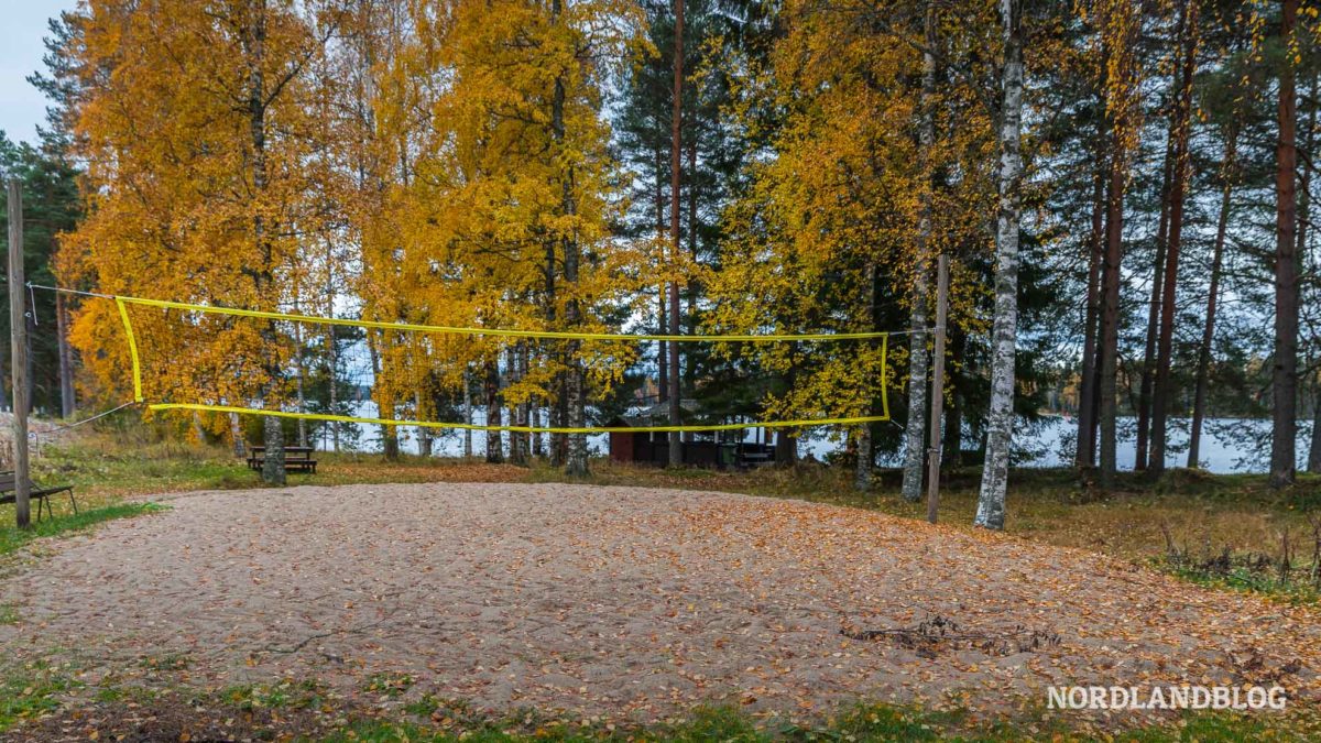 Volleyballplatz auf dem Ähtäri Zoo Camping Campingplätze Finnland (Nordlandblog)