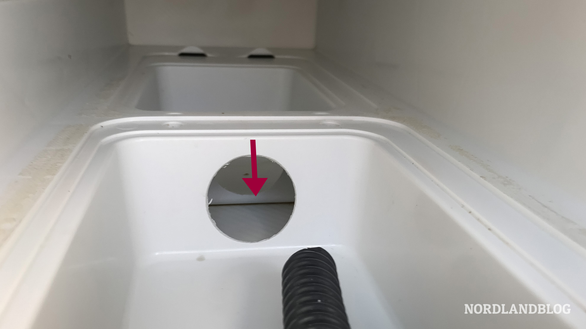Ausgangszustand Kastenwagen Thetford Toilette abdichten (Nordlandblog)