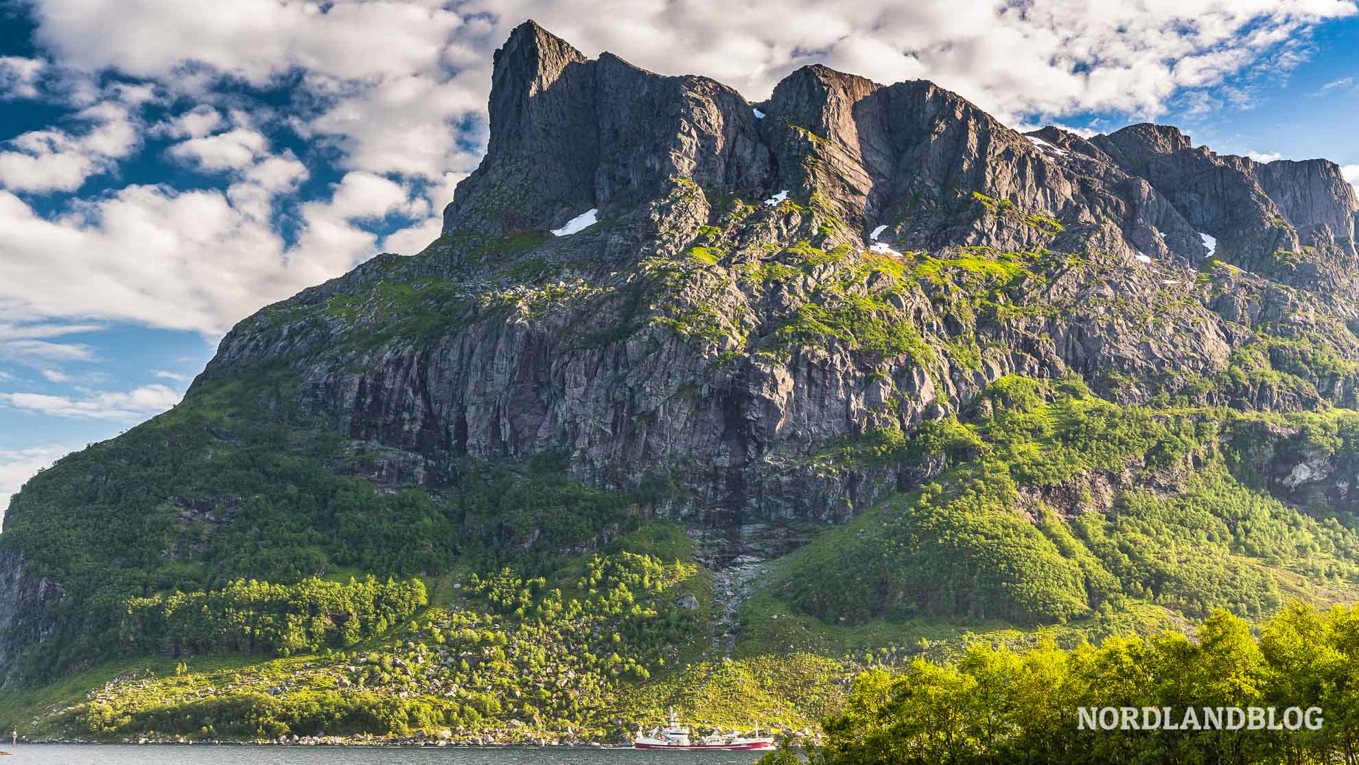 Dort wollen wir hoch...? Wanderung in Fjordnorwegen auf den Hornelen.