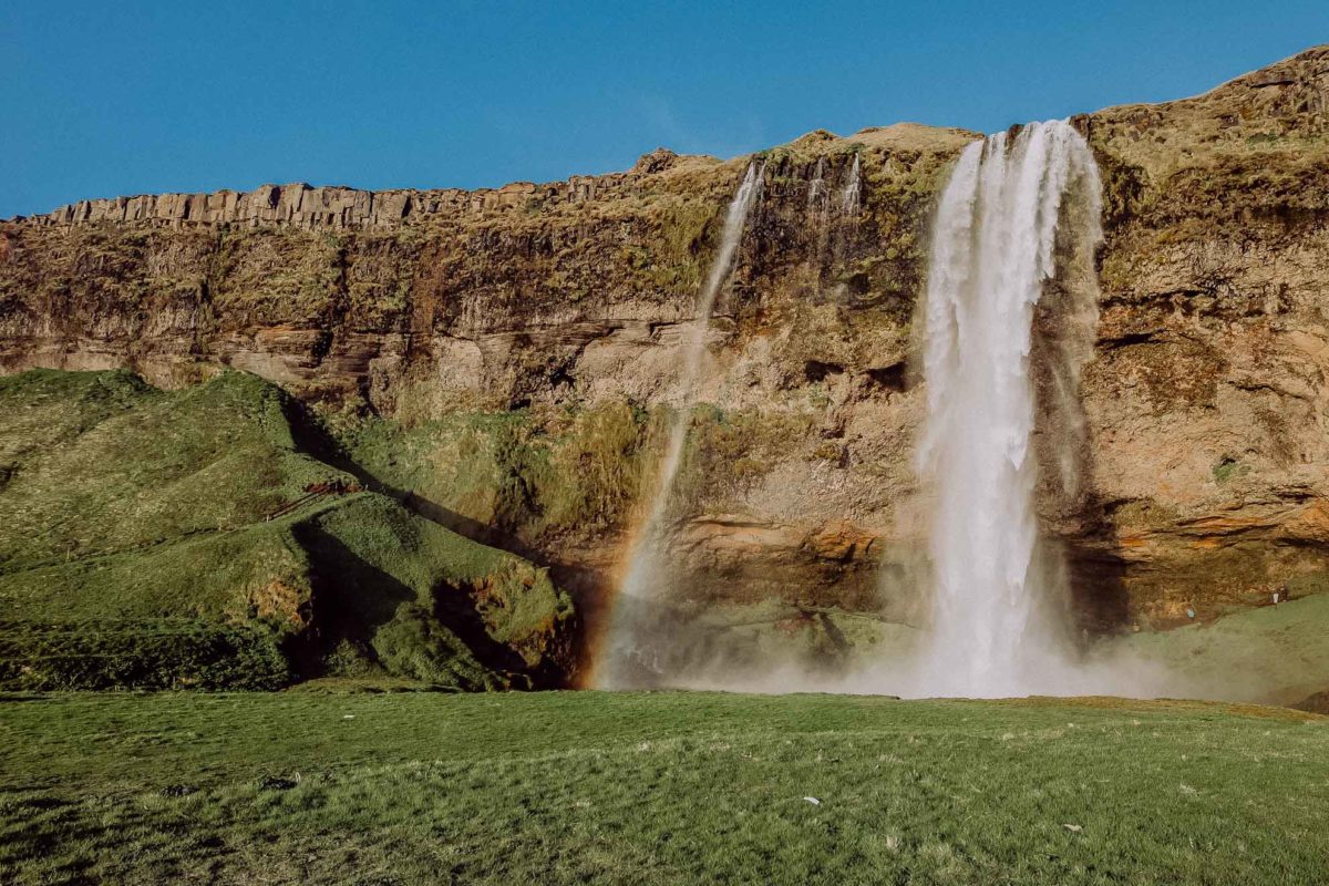 Ein weiterer spektakulärer Wasserfall in Island  - der Seljalandsfoss.