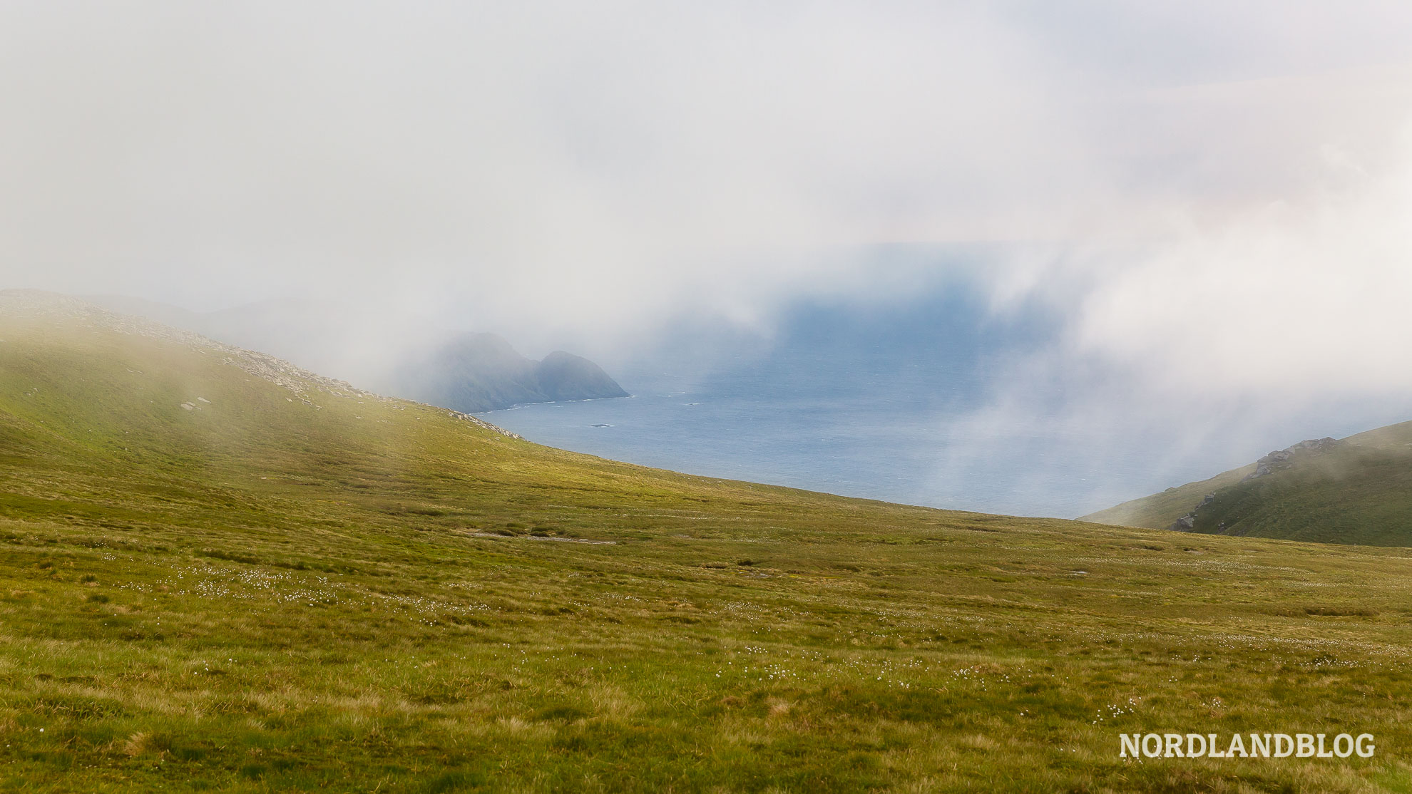 Nebel auf der Wanderung in Bremanger zum Veten Norwegen (Nordlandblog)