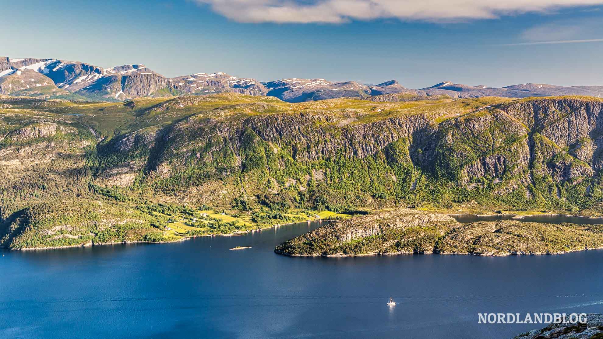 Rückweg der Wanderung auf die Hochklippe Hornelen in Bremanger (Norwegen)