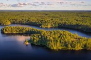 Titelbild Blogbeitrag Wanderung Finnland Luftaufnahme vom Teijo Nationalpark Südfinnland