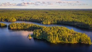 Titelbild Blogbeitrag Wanderung Finnland Luftaufnahme vom Teijo Nationalpark Südfinnland