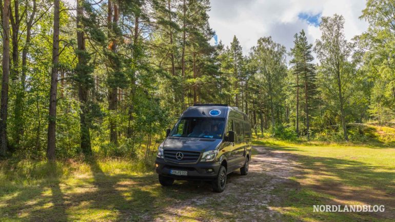 Wohnmobil Kastenwagen Stellpaltz im Wald bei Hanko Südfinnland