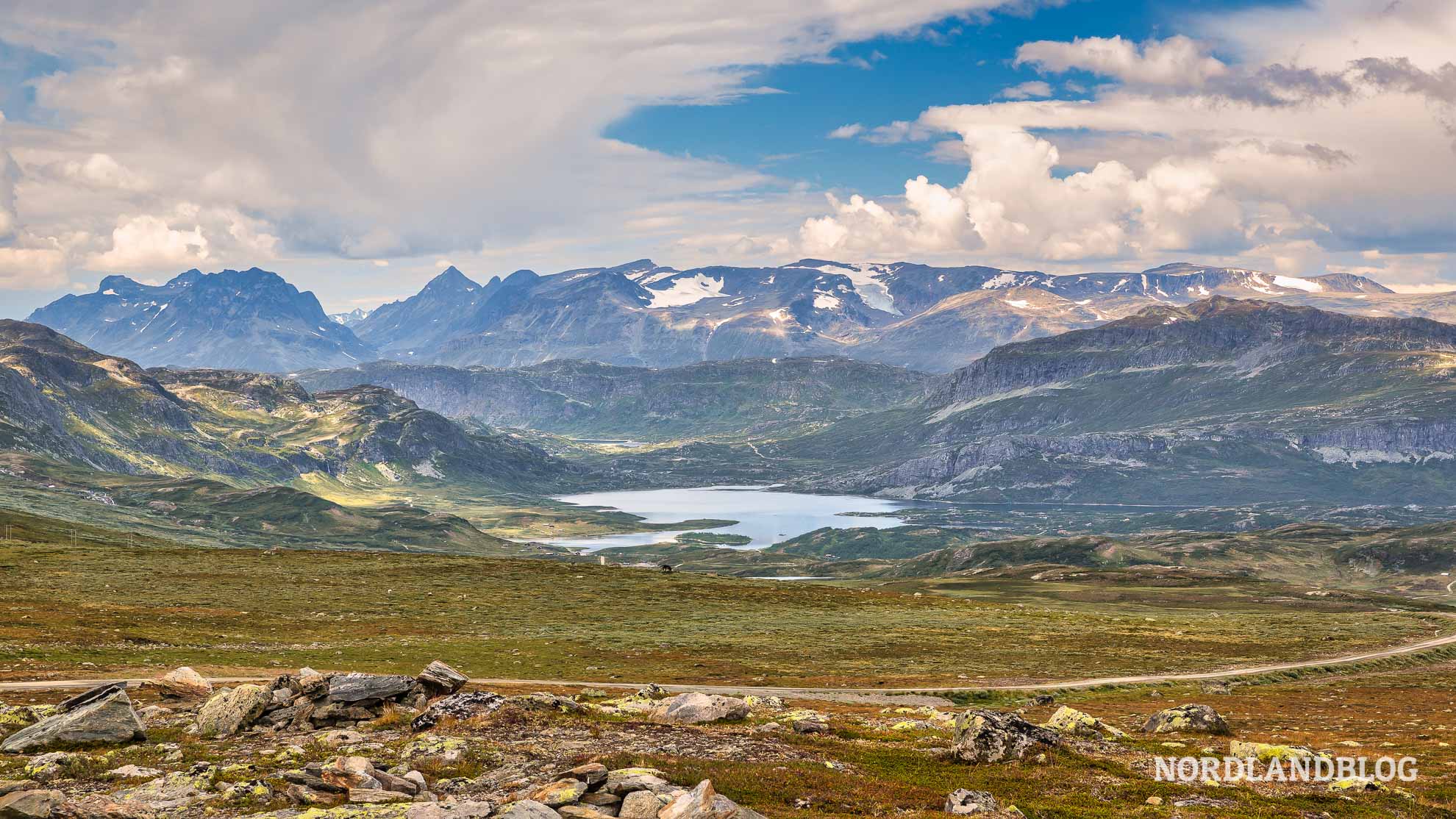 Panorama am Rand von der Panoramastrasse Slettefjellvegen in Norwegen