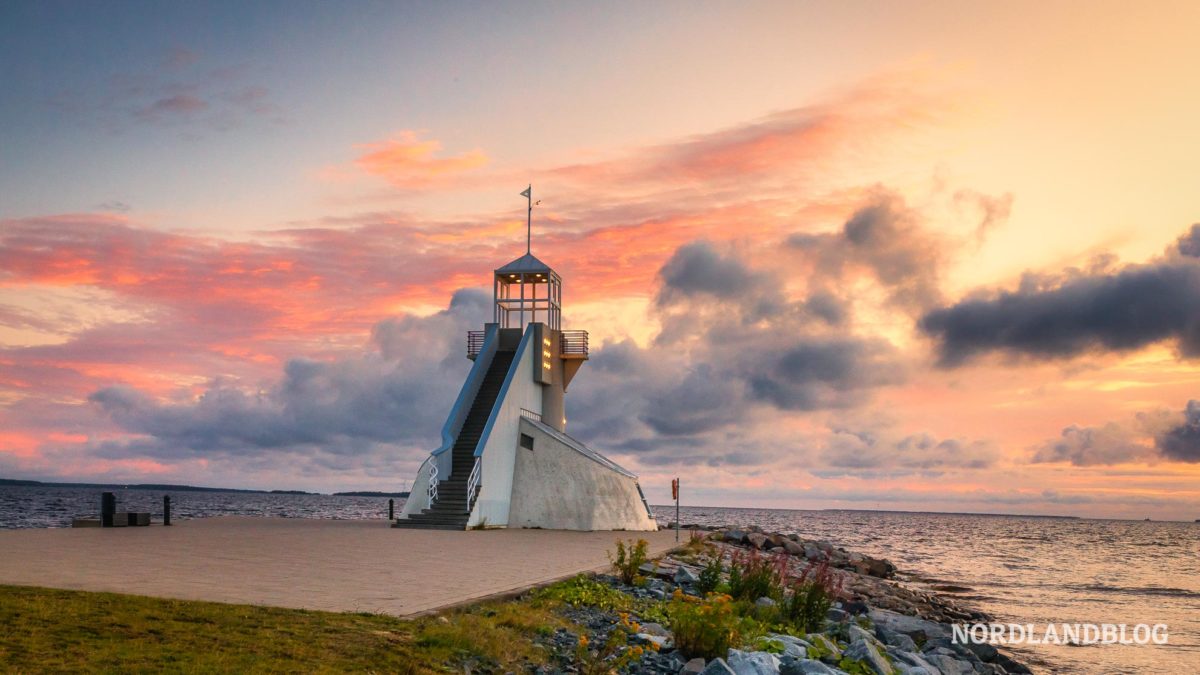 Sonnenuntergang-am-Leuchtturm-von-Oulo-Finnland