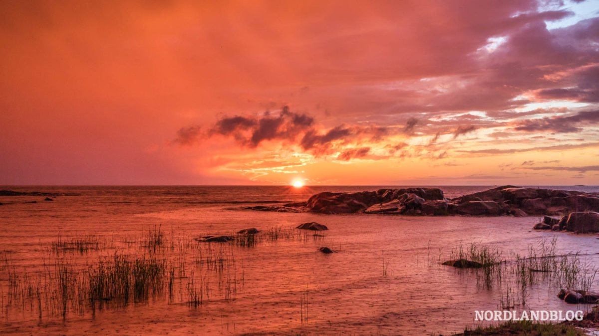 Sonnenuntergang an der finnischen Ostseeküste