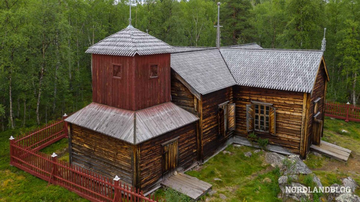 Kirche von Pielpajärvi am Inarisee