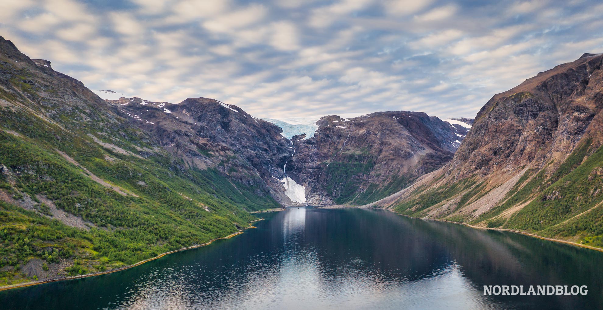 Drohne Gletscher Øksfjordjøkelen am Jøkelfjord