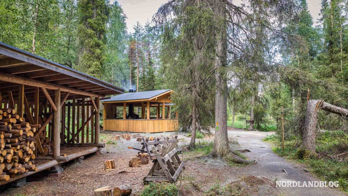 Ein Grillplatz auf der Wanderung Kleine Bärenrunde Oulanka-Nationalpark