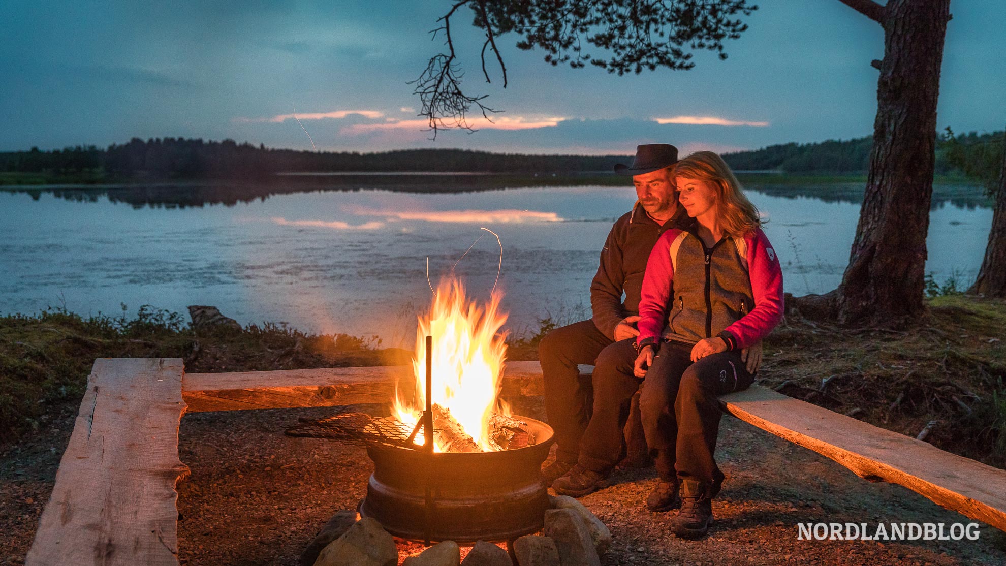 Lagerfeuer-Romantik im Norden von Finnland (Lappland)