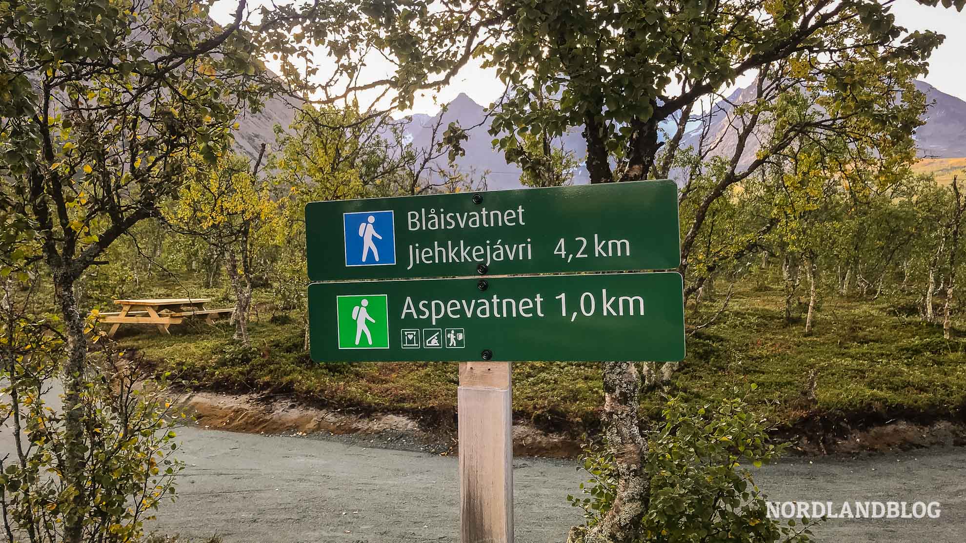 Wegweiser der Wanderung zum Blåisvatnet in den Lyngenalpen, Nordnorwegen