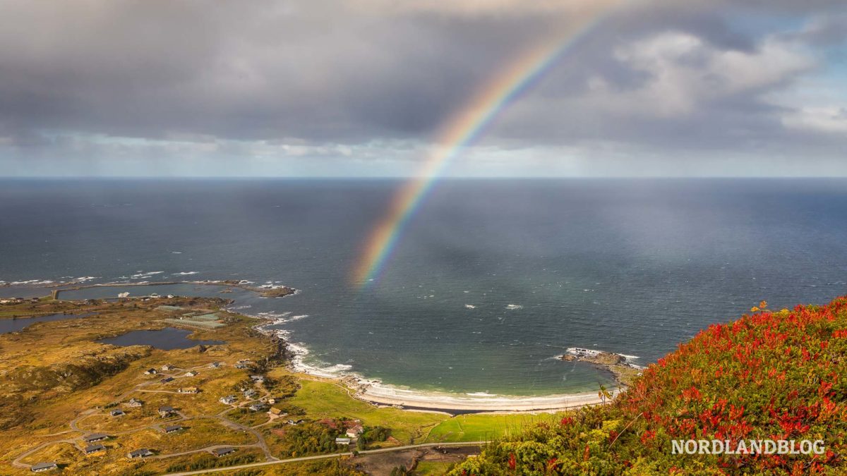 Blick zum Strand von Hov Gimsøy Lofoten Norwegen