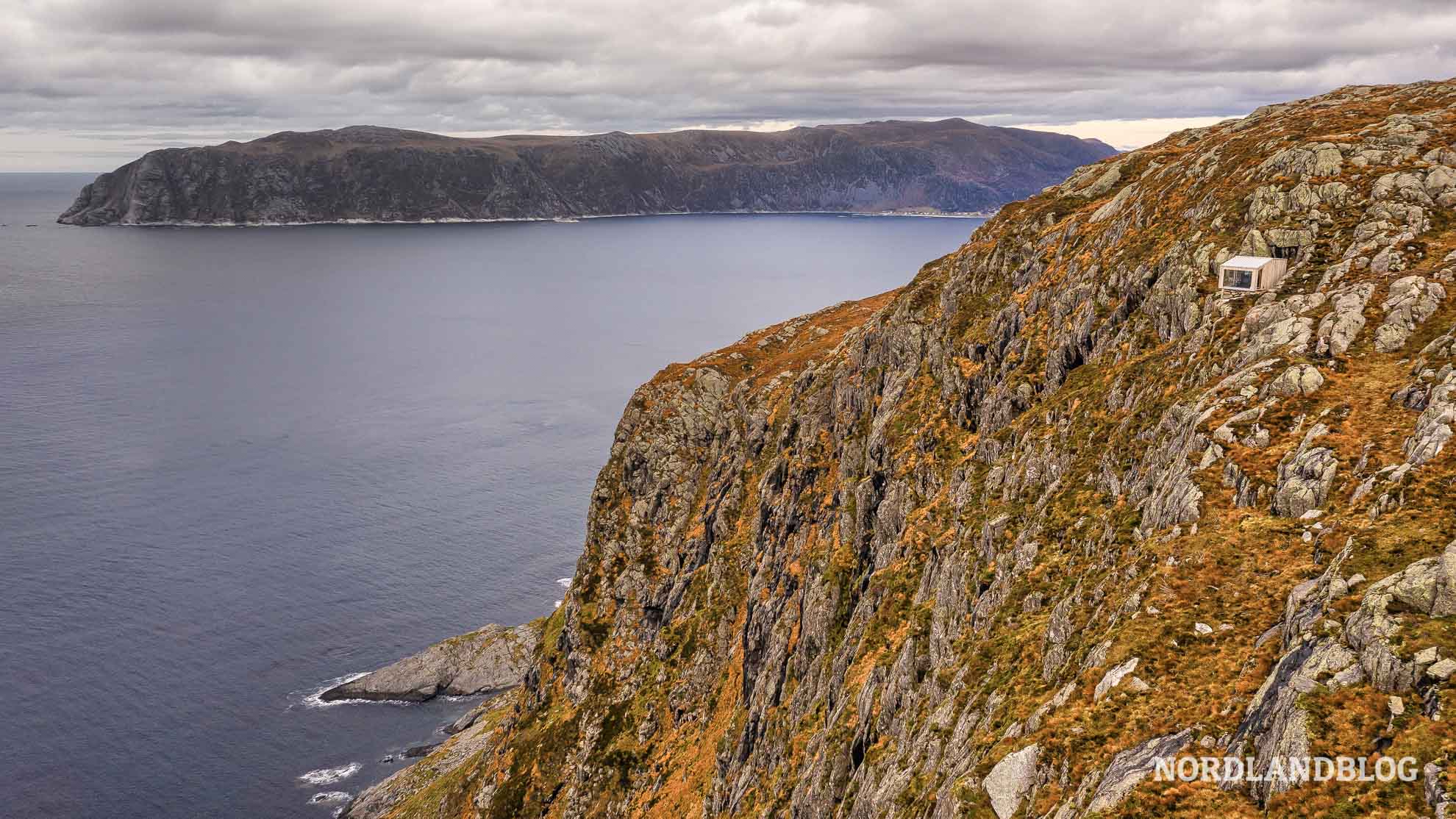 Drohnenaufnahme Schutzhütte Dosabu in Fjordnorwegen Bremanger