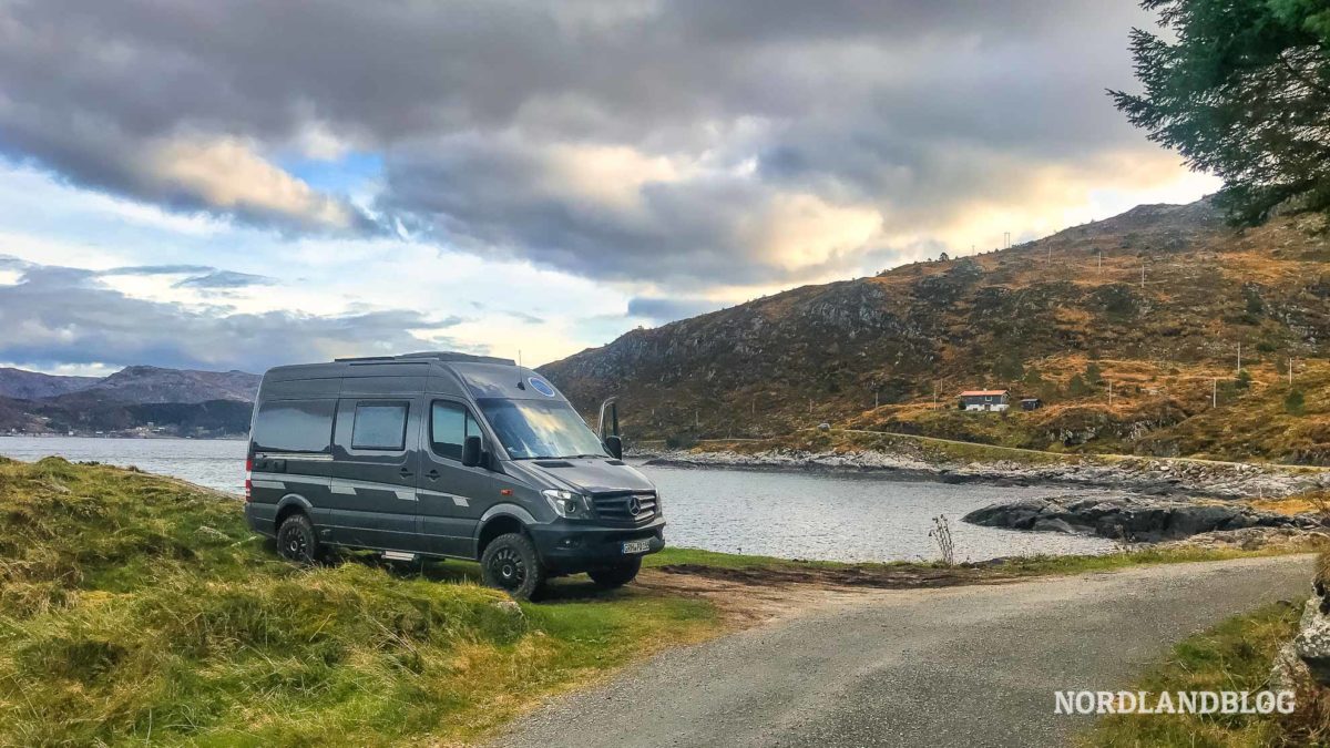 Parkplatz Wanderung zur Schutzhütte Dosabu in Fjordnorwegen Bremanger