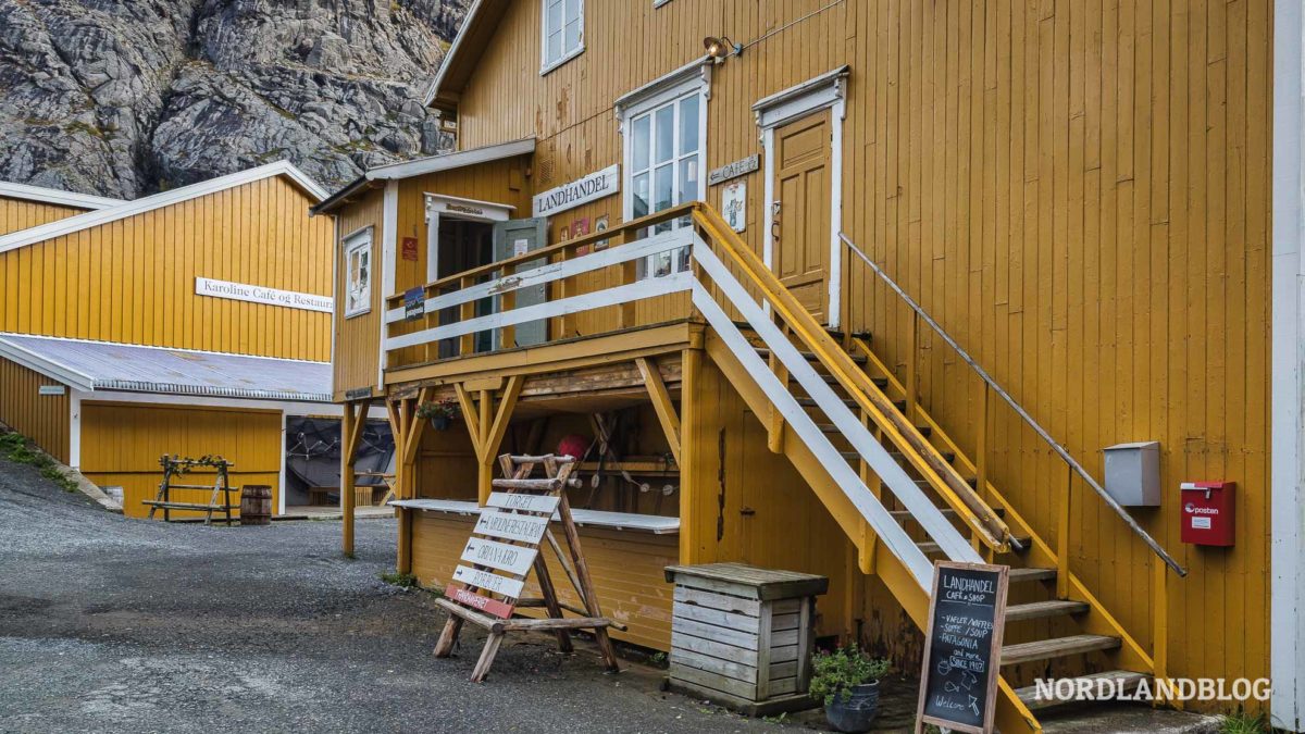 Aussenansicht-Landhandel-Nusfjord-Essen-auf-den-Lofoten-Norwegen