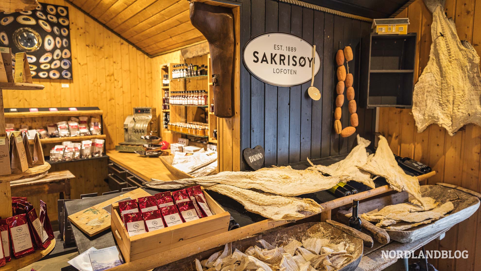 Innenansicht Anjas Sjomat Sakrisoy Fischburger und gutes Essen auf den Lofoten