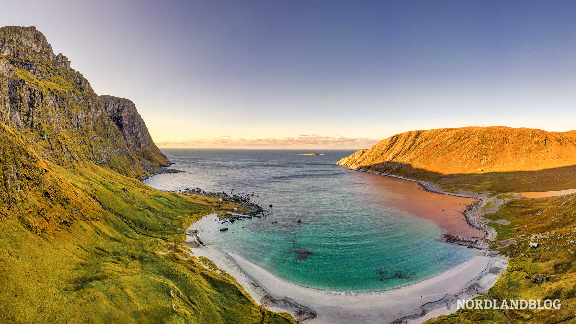 Drohnenaufnahme Bucht Strand Vetvika Bremanger Fjordnorwegen