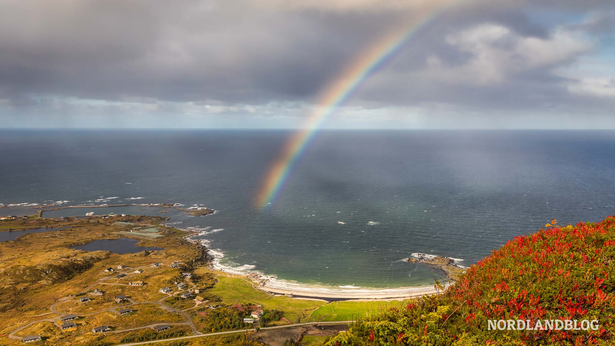 Hovsvika-Hov-Strand-Gimsoy-Traumstraende-auf-den-Lofoten-Norwegen