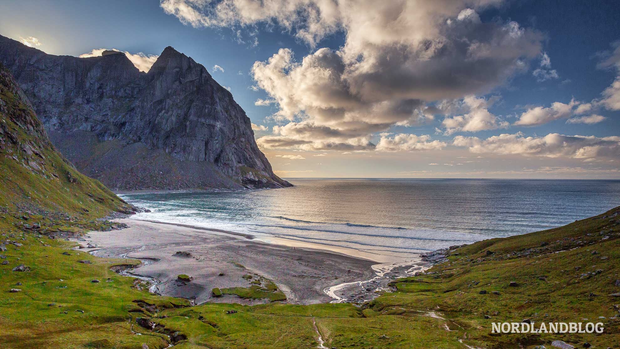 In der Bucht Kvalvika Traumstrände auf den Lofoten (Norwegen)