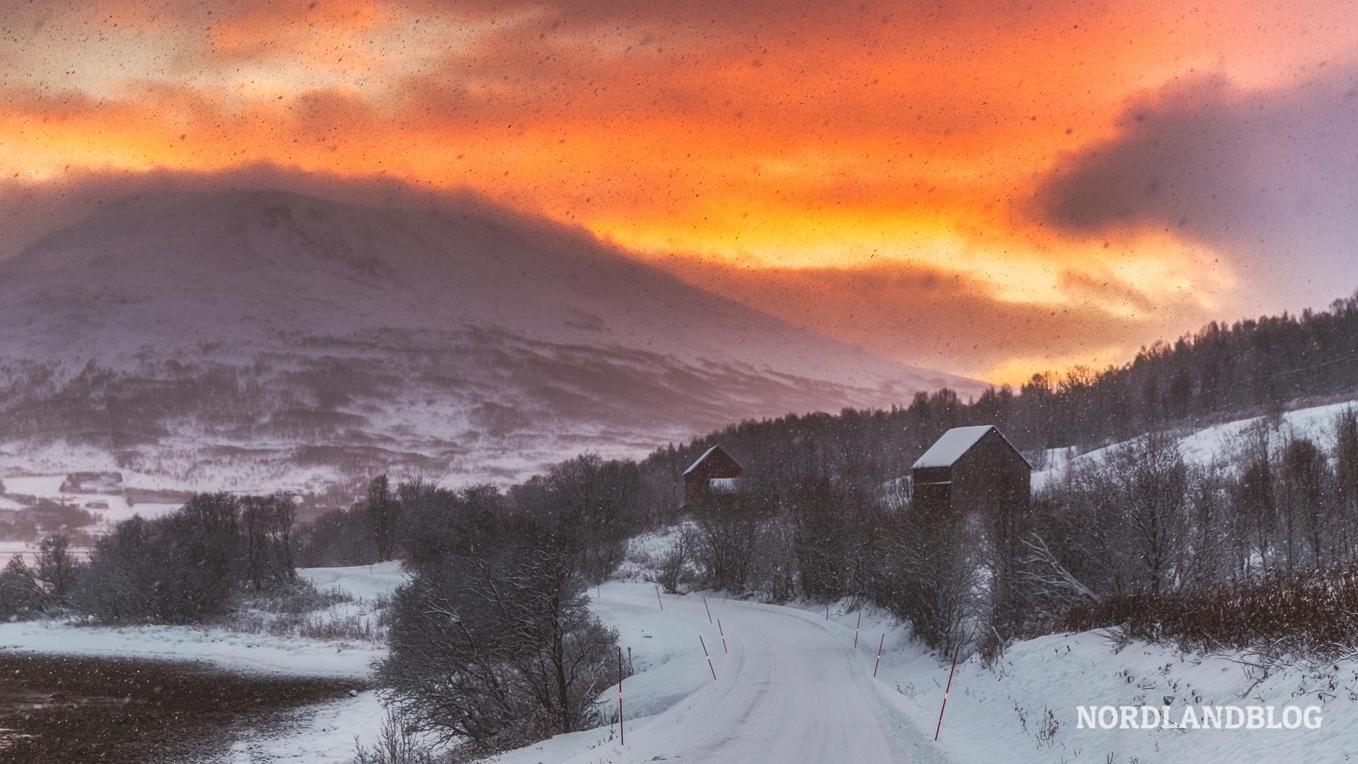 Weihnachtsgeschichte aus Norwegen - Schneefall im Winter bei Tromsö