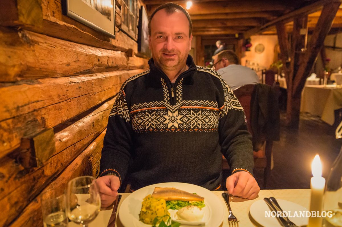 Sirko-in-der-Borsen-Spiseri-in-Svolvaer-Essen-auf-den-Lofoten-Norwegen