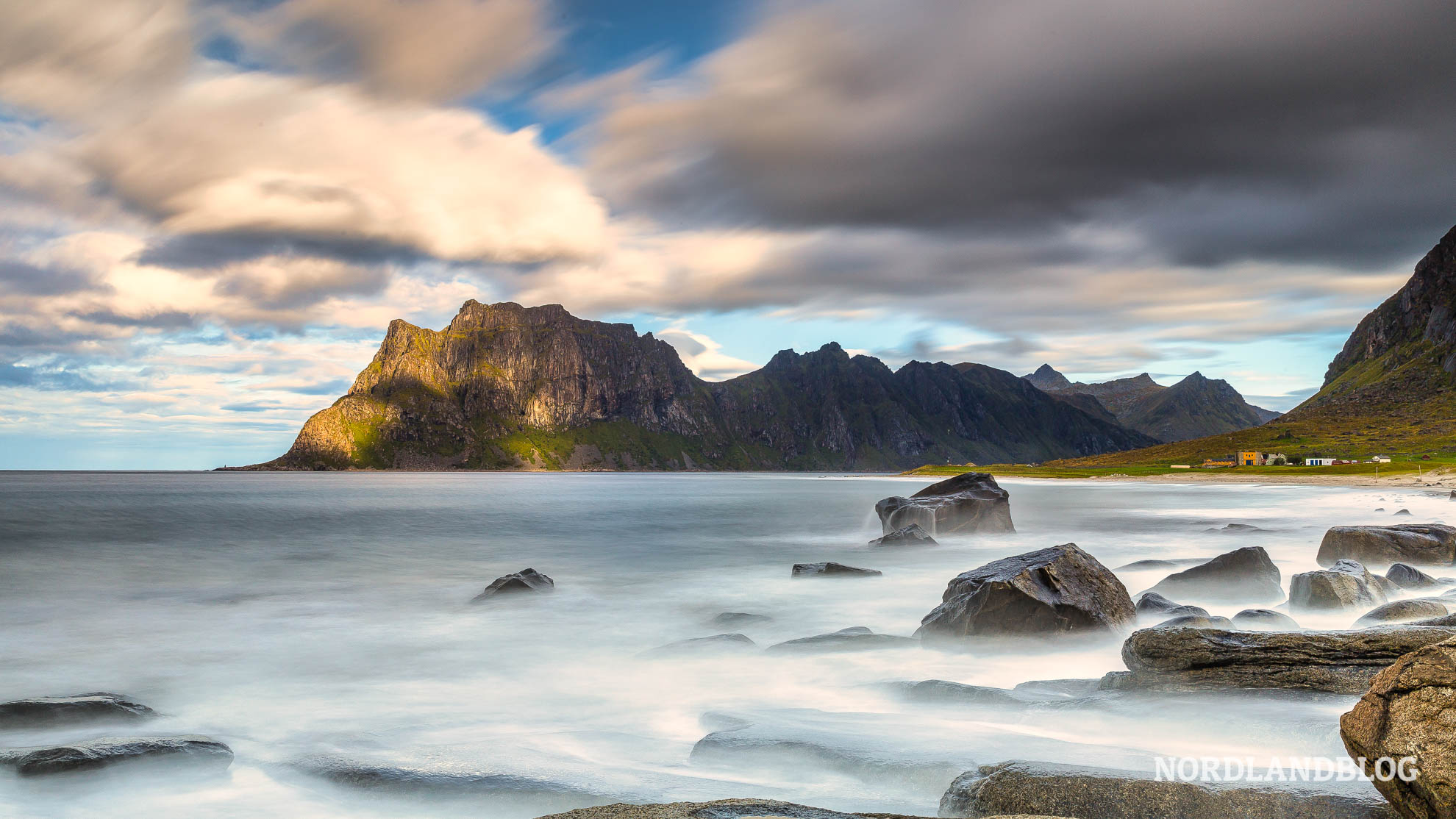 Uttakleiv Strand Langzeitbelichtung Traumstrände auf den Lofoten (Norwegen)