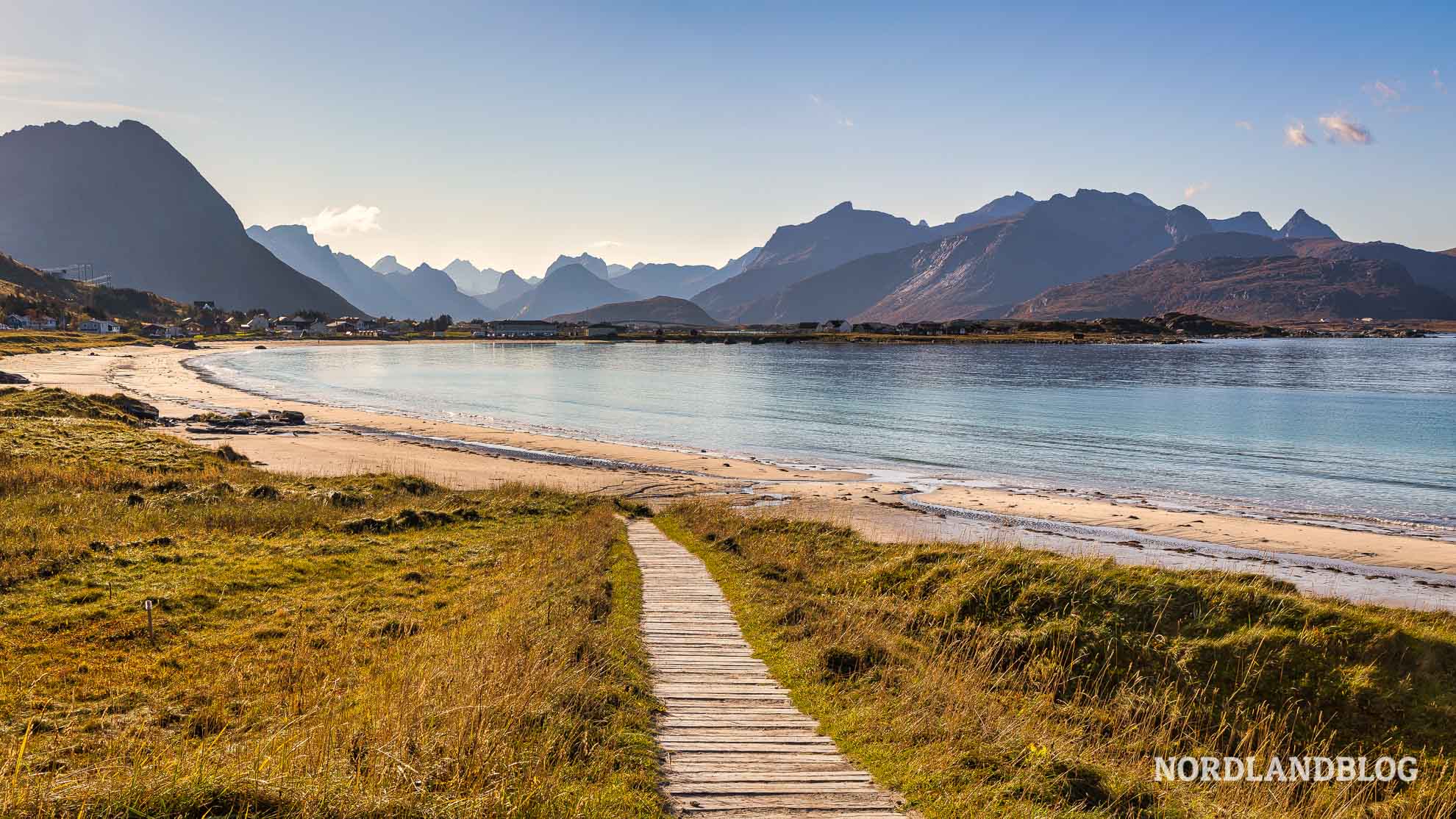 Weg zum Ramberg Stranden Traumstrände auf den Lofoten (Norwegen)