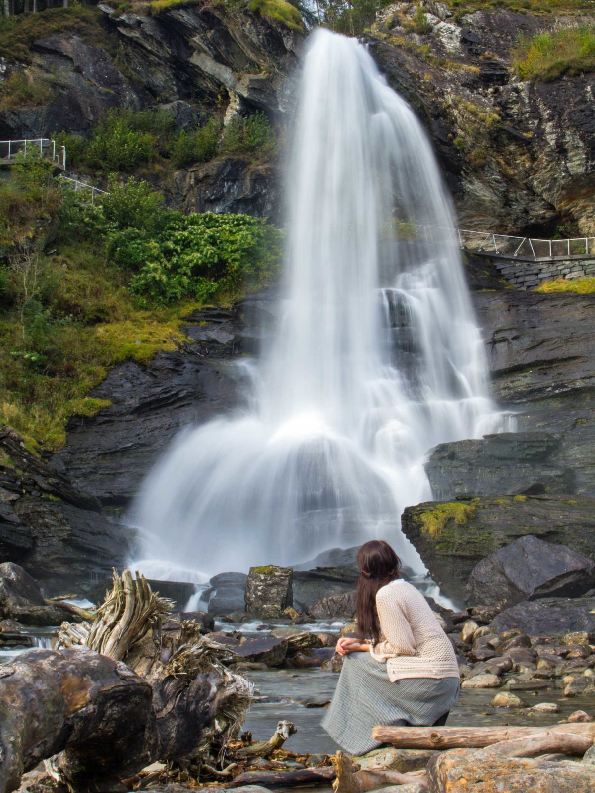 Steinsdalsfossen - ein beeindruckender Wasserfall.