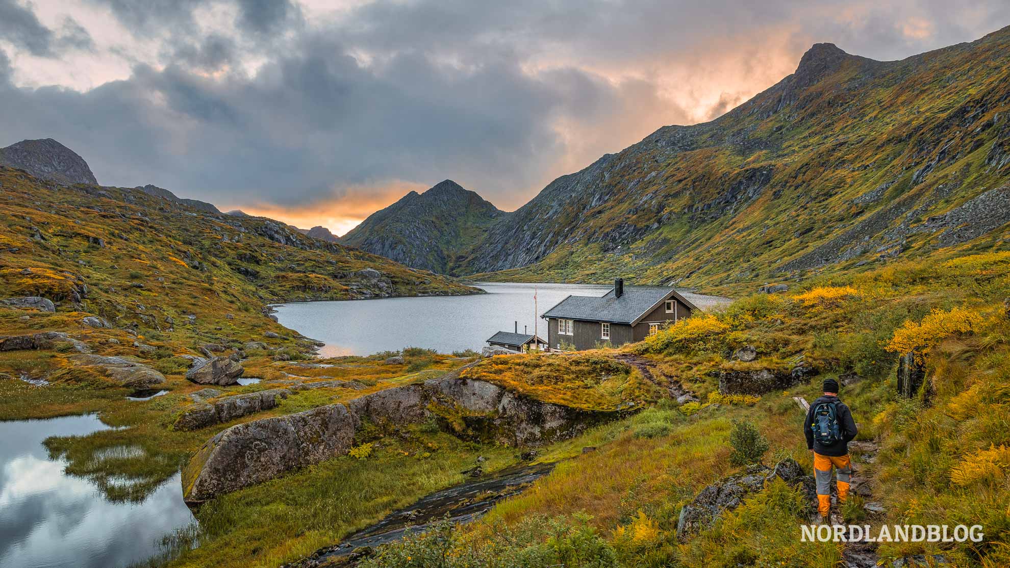 Wandern auf den Lofoten -Berghütte Nøkksætra bei Svolvær