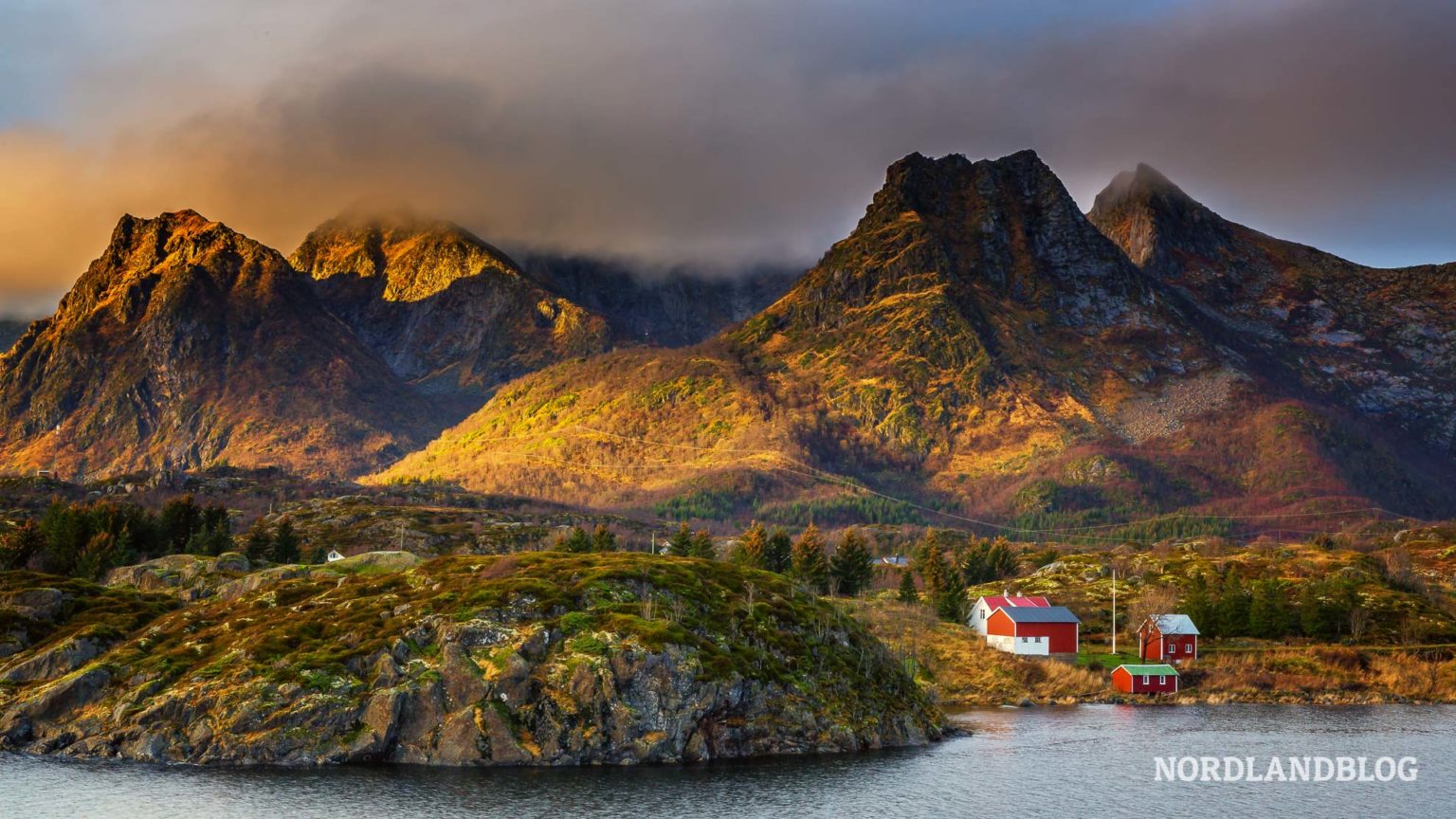 Beste Reisezeit für die Lofoten Mitternachtssonne & Nordlichter