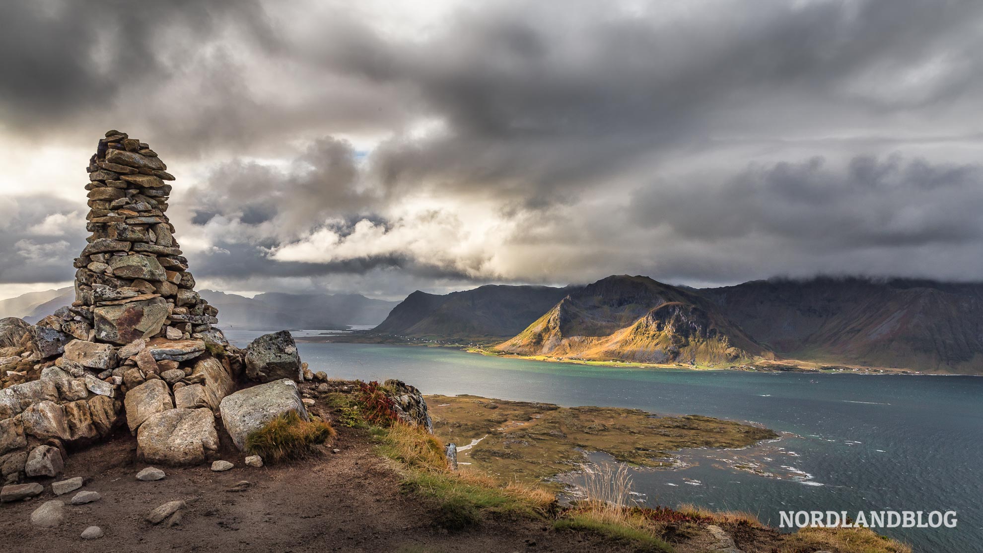 Wanderung auf den Hoven - Gipfel auf den Lofoten