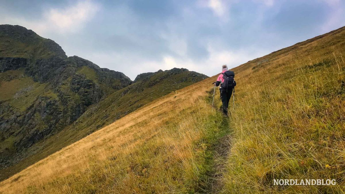 Aufstieg Teil II Wanderung Yttersandheia Lofoten Norwegen