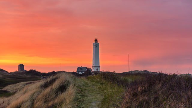 Titelbild Advertorial Beitrag Ferienhaus Urlaub in Dänemark Leuchtturm Blavand