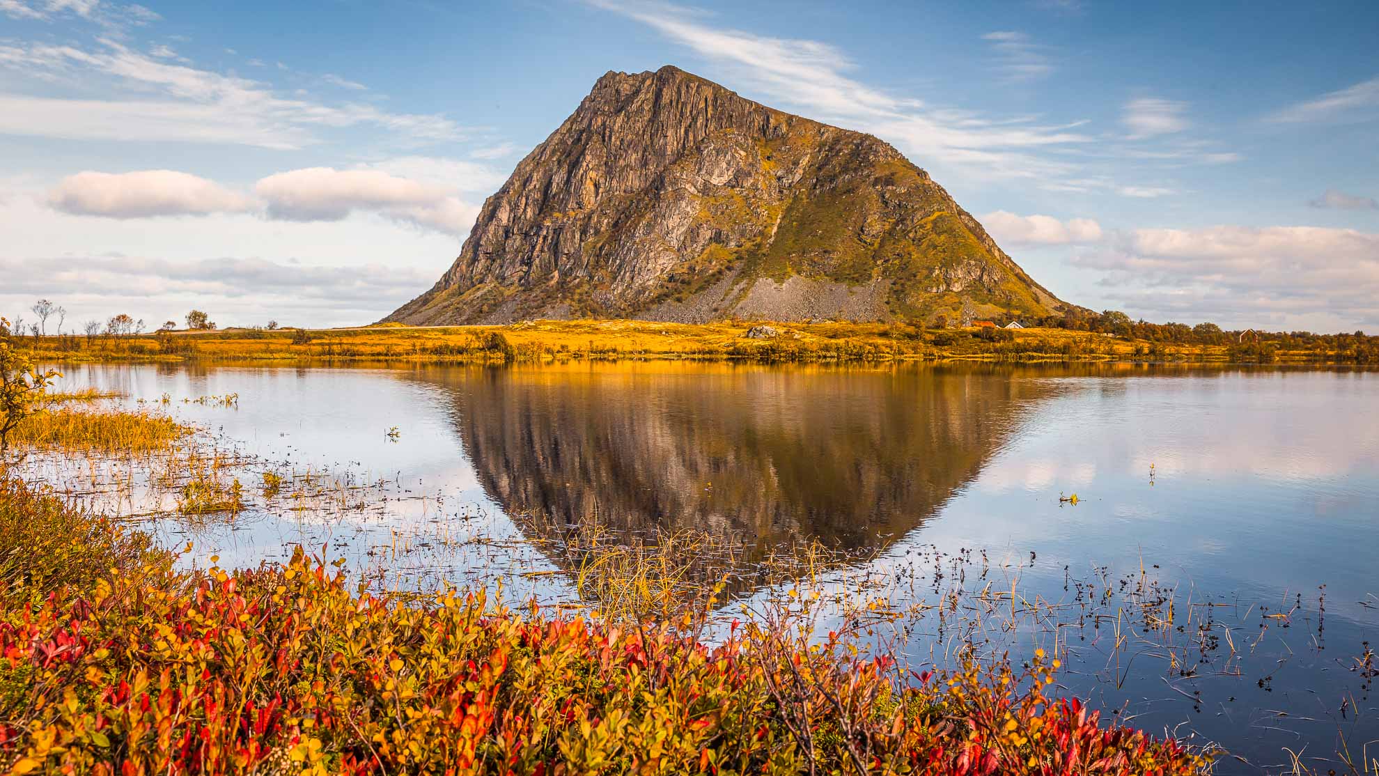 Wanderung zum Hoven Panorama über die Lofoten Insel Gimsøy