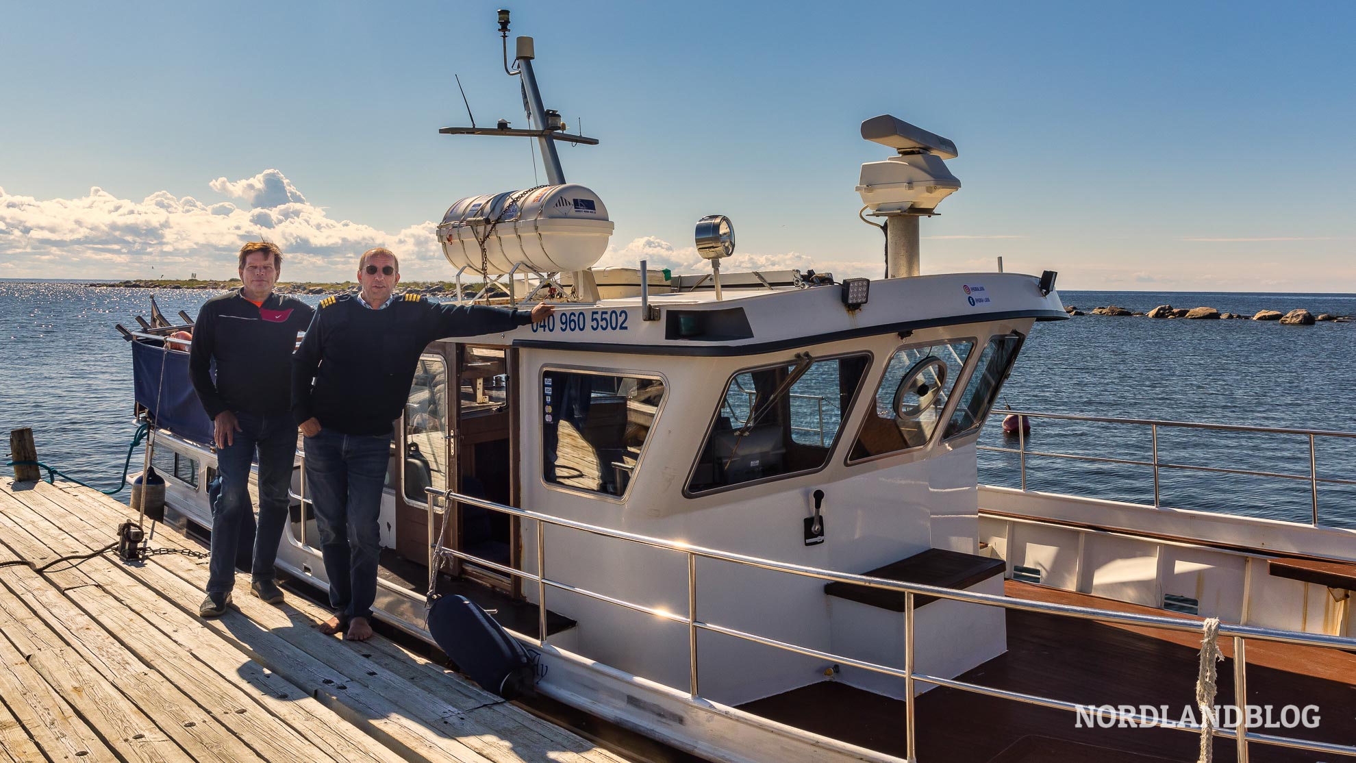 Bootscrew auf der Überfahrt zur Insel Maakalla Ostseeküste Finnland