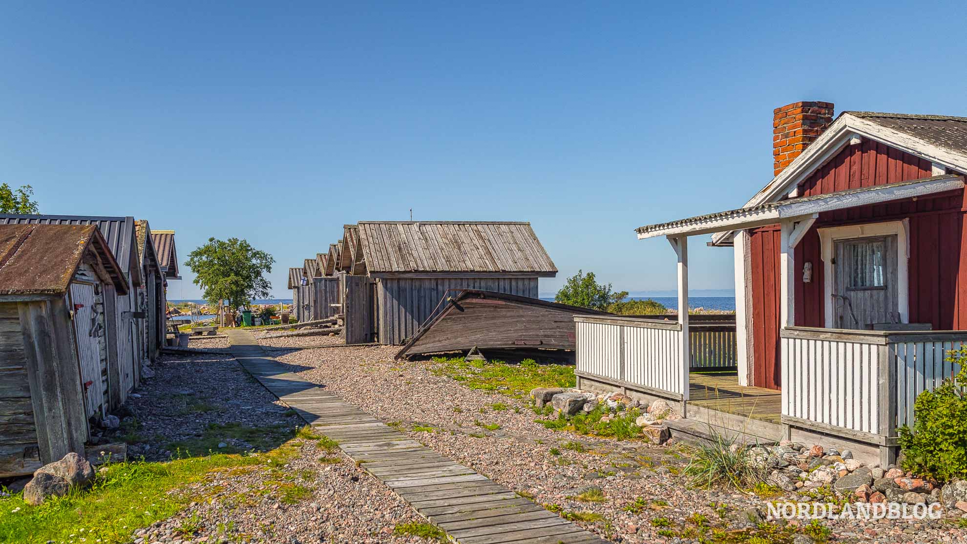 Bootshäuser und Hafen auf der Insel Maakalla Ostseeküste Finnland