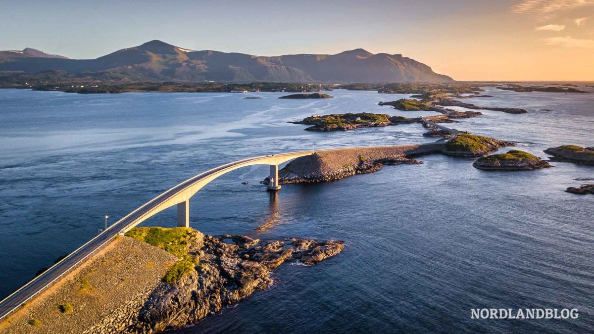 Drohne Abendstimmung Traumstrassen Norwegen Atlantikstrasse Atlanterhavsveien