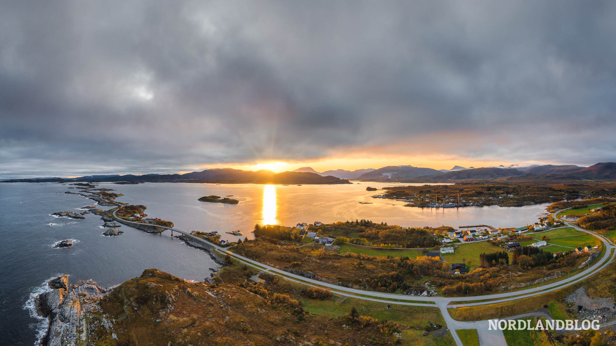 Drohnenaufnahme Traumstrassen Norwegen Atlantikstrasse Atlanterhavsveien