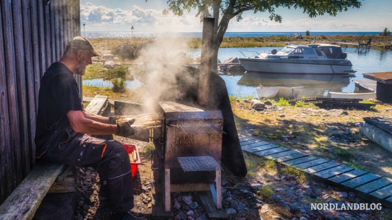 Frischer Fisch auf der Insel Maakalla Ostseeküste Finnland