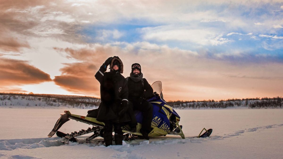 Unterwegs in der Schneewüste Norwegens mit dem Schneemobil