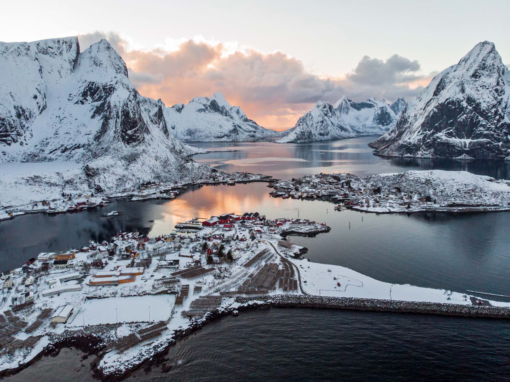 Reine ein Bilderbuch-Dorf auf den Lofoten.